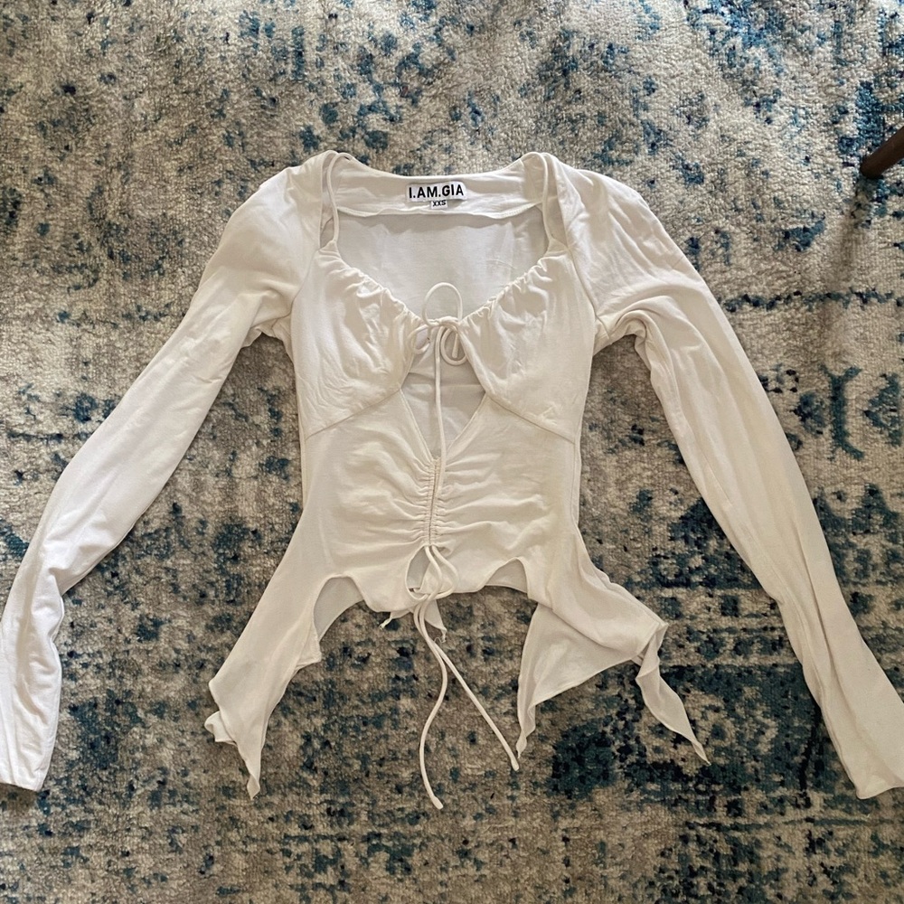 I.am.gia whit cut out top white